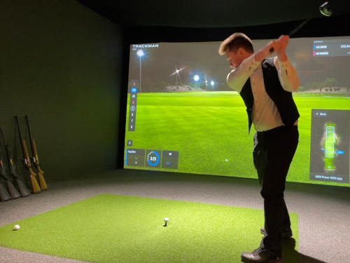 VR Golf towards wall screen